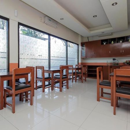 Готель Reddoorz Near Jalan Jendral Sudirman Манадо Екстер'єр фото