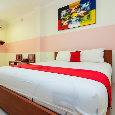 Готель Reddoorz Near Jalan Jendral Sudirman Манадо Екстер'єр фото