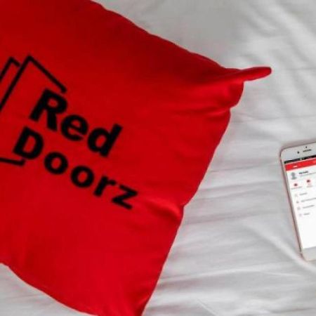 Готель Reddoorz Near Jalan Jendral Sudirman Манадо Екстер'єр фото