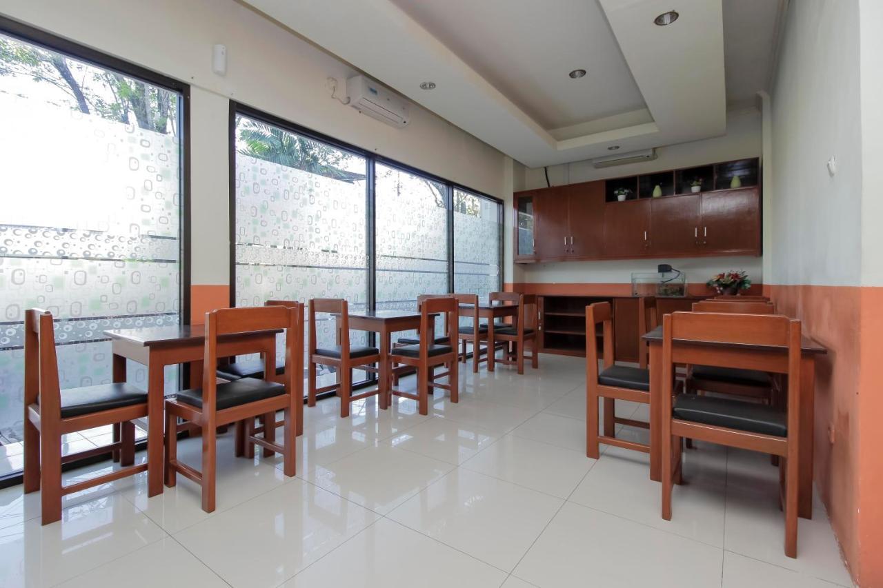 Готель Reddoorz Near Jalan Jendral Sudirman Манадо Екстер'єр фото