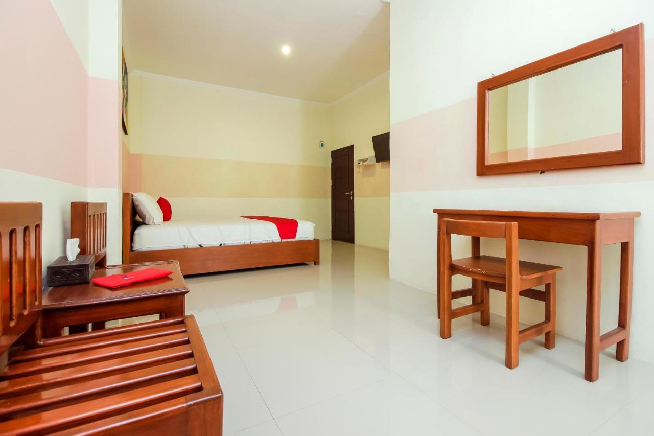 Готель Reddoorz Near Jalan Jendral Sudirman Манадо Екстер'єр фото