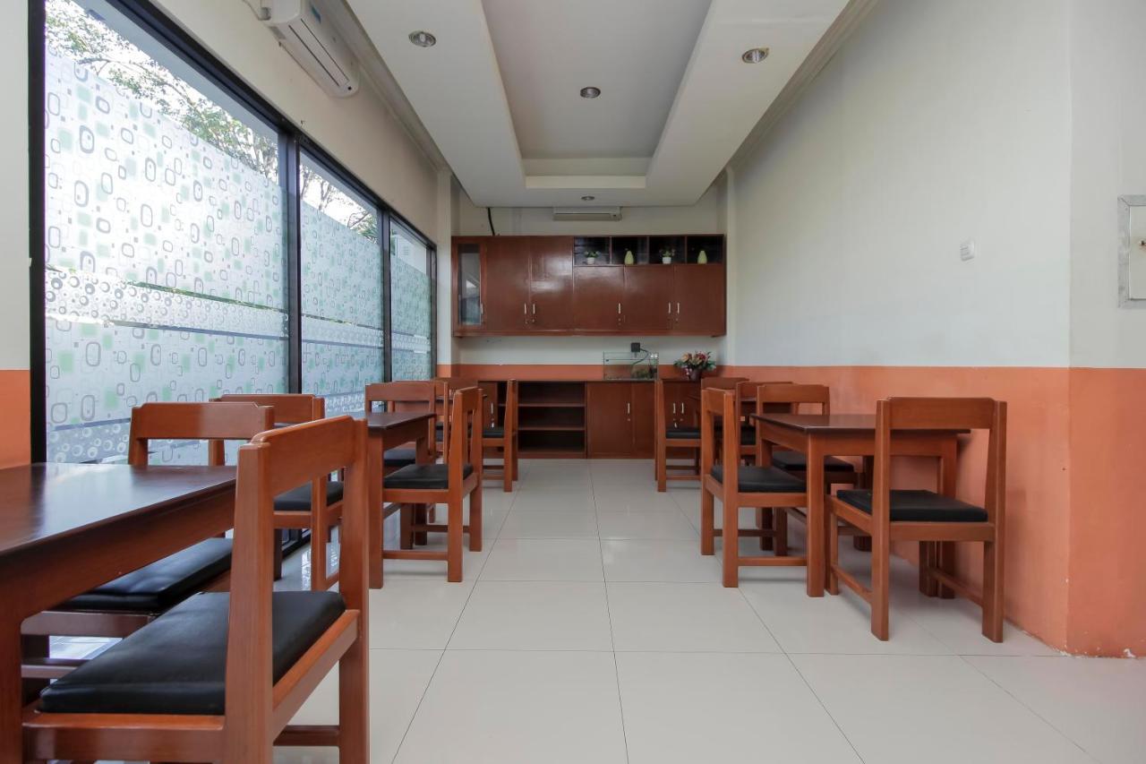 Готель Reddoorz Near Jalan Jendral Sudirman Манадо Екстер'єр фото