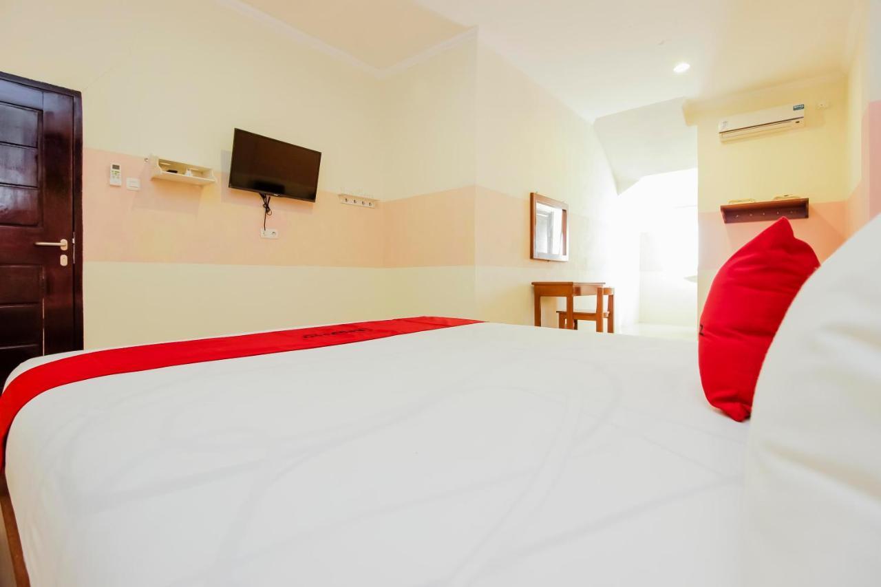 Готель Reddoorz Near Jalan Jendral Sudirman Манадо Екстер'єр фото