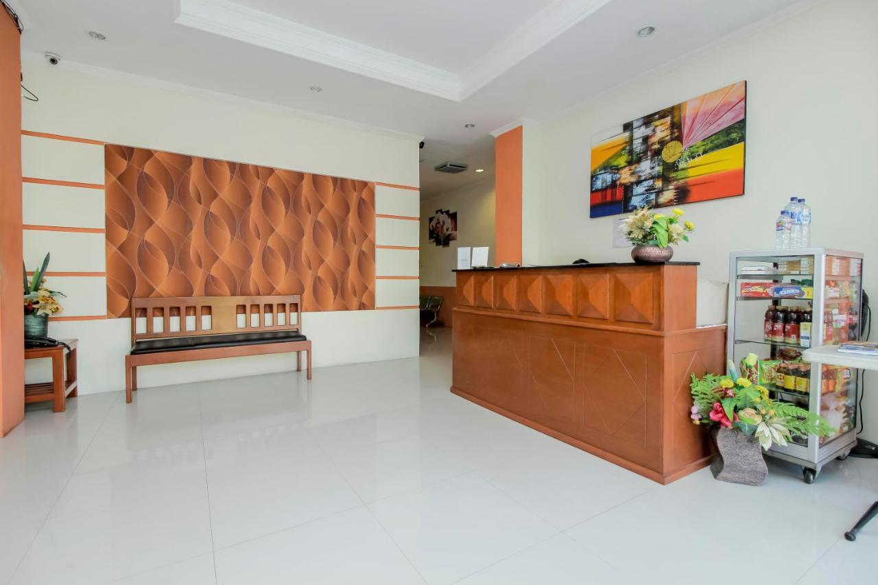 Готель Reddoorz Near Jalan Jendral Sudirman Манадо Екстер'єр фото