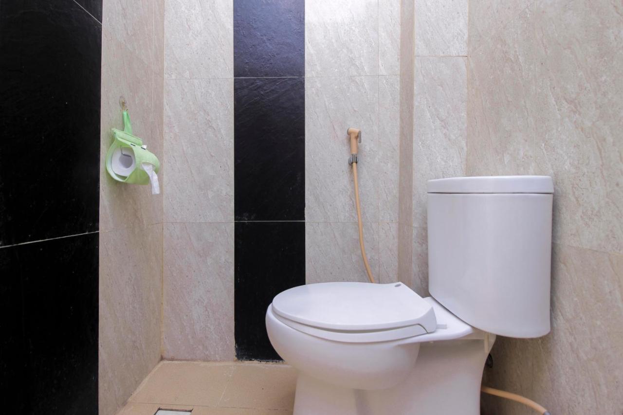 Готель Reddoorz Near Jalan Jendral Sudirman Манадо Екстер'єр фото