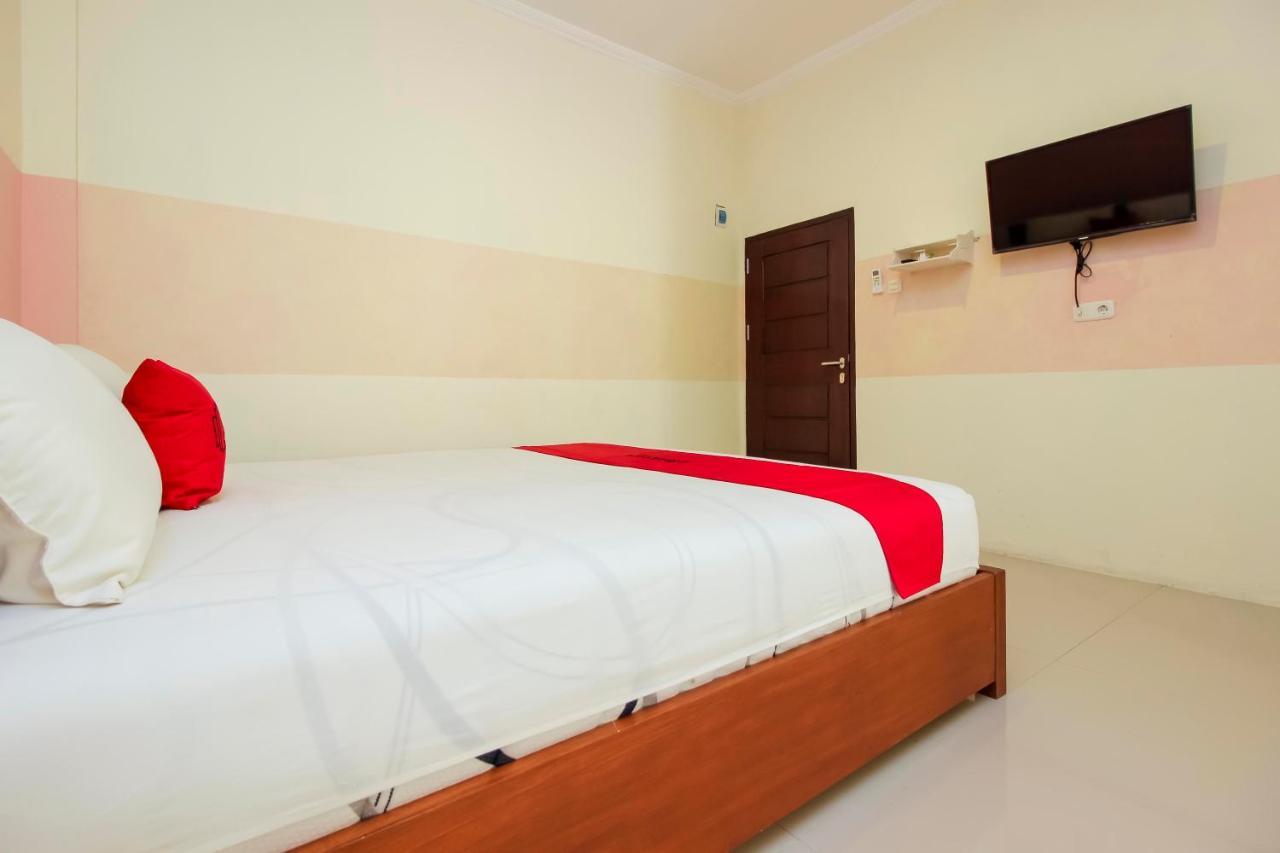Готель Reddoorz Near Jalan Jendral Sudirman Манадо Екстер'єр фото