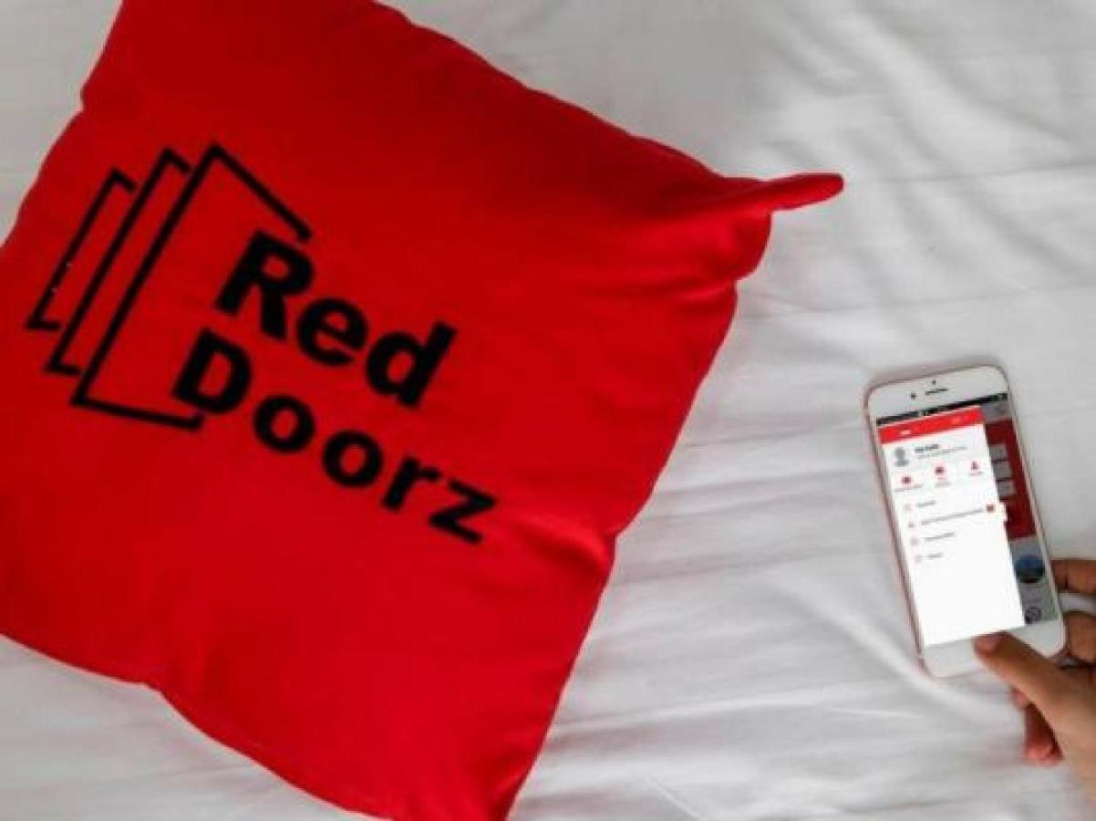 Готель Reddoorz Near Jalan Jendral Sudirman Манадо Екстер'єр фото